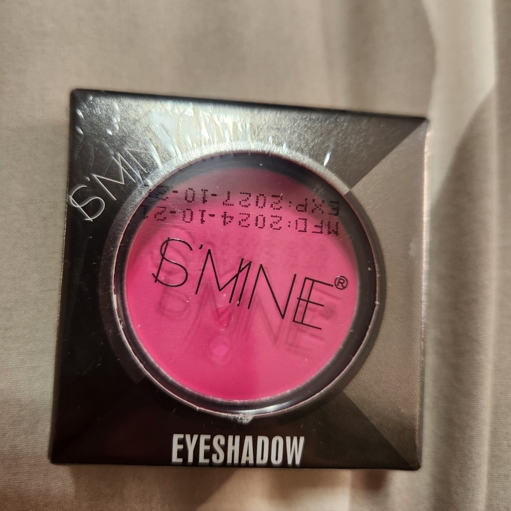 Is'mine hot Pink Single Eyeshadow - Picture 3 of 3